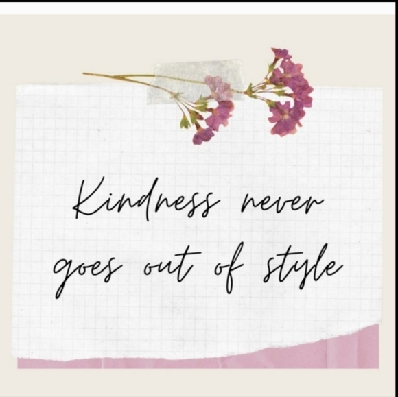 Meet your Posher, Carol🦋 Lynne🦋 - Picture 6 of 6